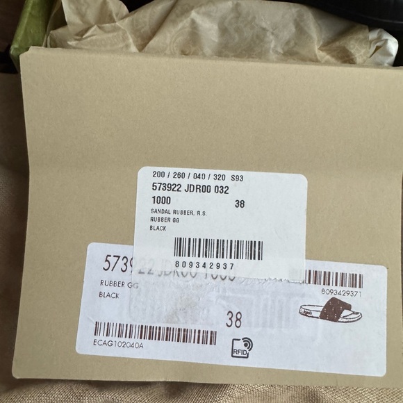NIB Gucci rubber slides
100% authentic - Picture 6 of 7